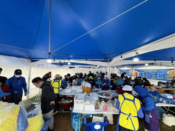 행사기간 중 도초면여성단체에서 성황리에 운영 중인 계절음식점 전경